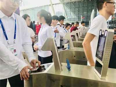 會(huì)展人臉識(shí)別%會(huì)展%%人臉識(shí)別%二維碼%展會(huì)入場(chǎng)人臉閘機(jī)閘機(jī) 哪家好？?jī)r(jià)格怎么樣？代理招商，生產(chǎn)廠家，價(jià)格，哪家好，多少錢(qián)，品牌，報(bào)價(jià)，廠家，哪個(gè)公司好