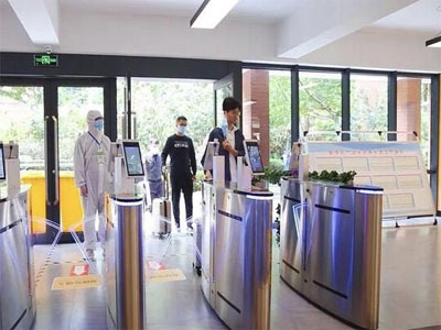 疫情防控門神：“兢兢業(yè)業(yè)”的測溫人像識別閘機 哪家好？價格怎么樣？代理招商，生產(chǎn)廠家，價格，哪家好，多少錢，品牌，報價，廠家，哪個公司好