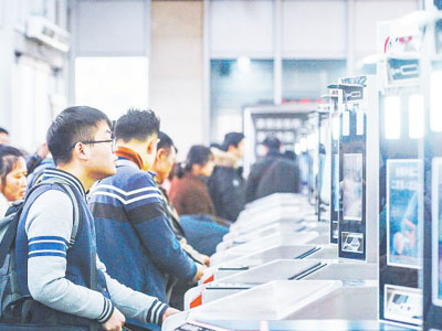 端午節(jié)火車票開(kāi)搶,車站也玩黑科技,采用人臉閘機(jī)進(jìn)行無(wú)人檢票！ 哪家好？?jī)r(jià)格怎么樣？代理招商，生產(chǎn)廠家，價(jià)格，哪家好，多少錢(qián)，品牌，報(bào)價(jià)，廠家，哪個(gè)公司好 