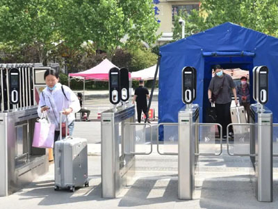 [學(xué)校園]學(xué)校%測(cè)溫校園測(cè)溫人臉閘機(jī)閘機(jī) 哪家好？?jī)r(jià)格怎么樣？代理招商，生產(chǎn)廠家，價(jià)格，哪家好，多少錢(qián)，品牌，報(bào)價(jià)，廠家，哪個(gè)公司好