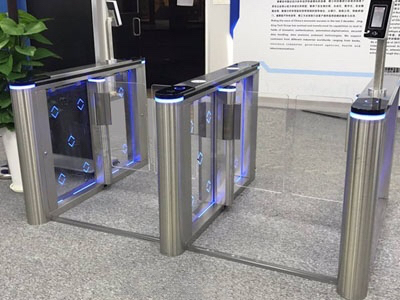 加油站啟用路可路美人臉識(shí)別閘機(jī)，助力散裝汽油安全管理 哪家好？?jī)r(jià)格怎么樣？代理招商，生產(chǎn)廠家，價(jià)格，哪家好，多少錢，品牌，報(bào)價(jià)，廠家，哪個(gè)公司好 