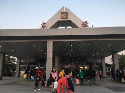 吉安火車站新增多臺(tái)檢票閘機(jī)，緩解假期通行高峰 哪家好？?jī)r(jià)格怎么樣？代理招商，生產(chǎn)廠家，價(jià)格，哪家好，多少錢，品牌，報(bào)價(jià)，廠家，哪個(gè)公司好 