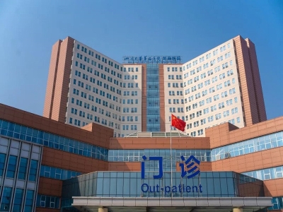 四川省,成都市,龍泉驛區(qū)醫(yī)院健康碼,測(cè)溫,人臉識(shí)別,閘機(jī)快訊：成都市龍泉驛區(qū)第二人民醫(yī)院?jiǎn)⒂媒】荡a測(cè)溫通道閘機(jī)進(jìn)行出入管控，實(shí)現(xiàn)就醫(yī)便捷通行 哪家好？?jī)r(jià)格怎么樣？代理招商，生產(chǎn)廠(chǎng)家，價(jià)格，哪家好，多少錢(qián)，品牌，報(bào)價(jià)，廠(chǎng)家，哪個(gè)公司好 