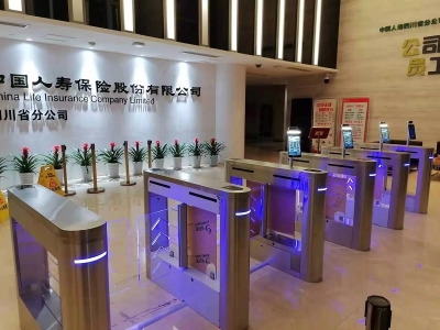 四川省,成都市金融保險健康碼,測溫,人臉識別,閘機%%健康碼%%人臉%%測溫中國人壽保險股份有限公司采用路可路美健康碼測溫通道閘機防疫測溫閘機,健康碼核驗,FS200A 哪家好？價格怎么樣？代理招商，生產廠家，價格，哪家好，多少錢，品牌，報價，廠家，哪個公司好 